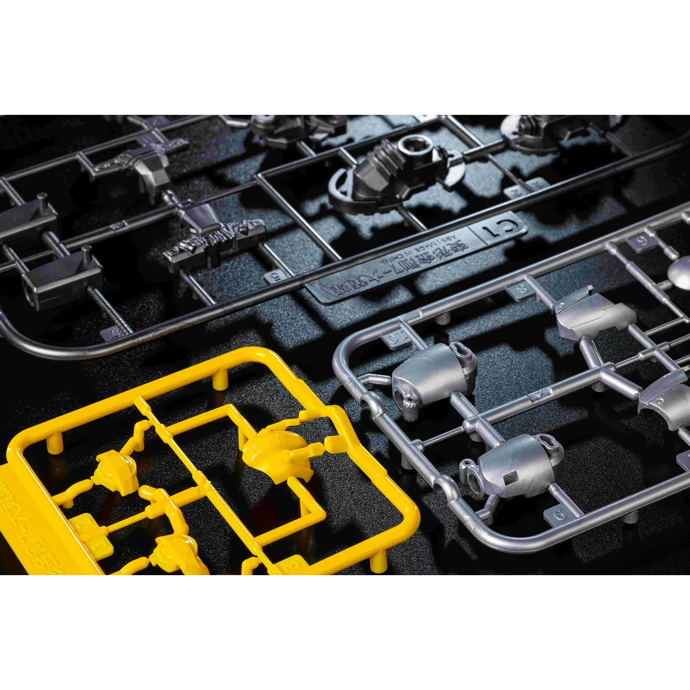 Bumblebee - Classic Class 02 - Model Kit Articulado - BLOKEES