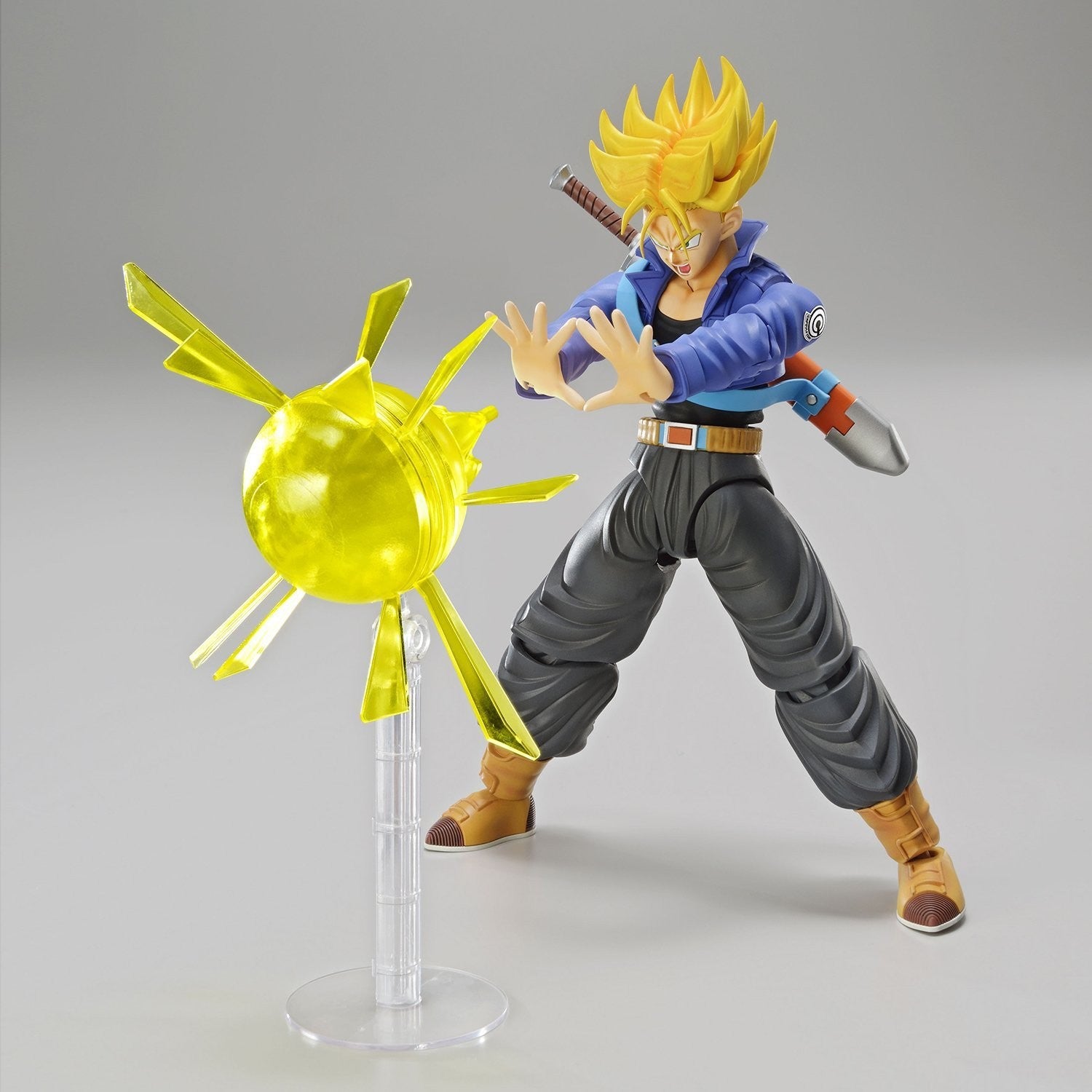 SUPER SAIYAN TRUNKS (RENEWAL VER.) - Figure-rise Standard  - Dragon Ball Z - Model Kit Articulado - Bandai