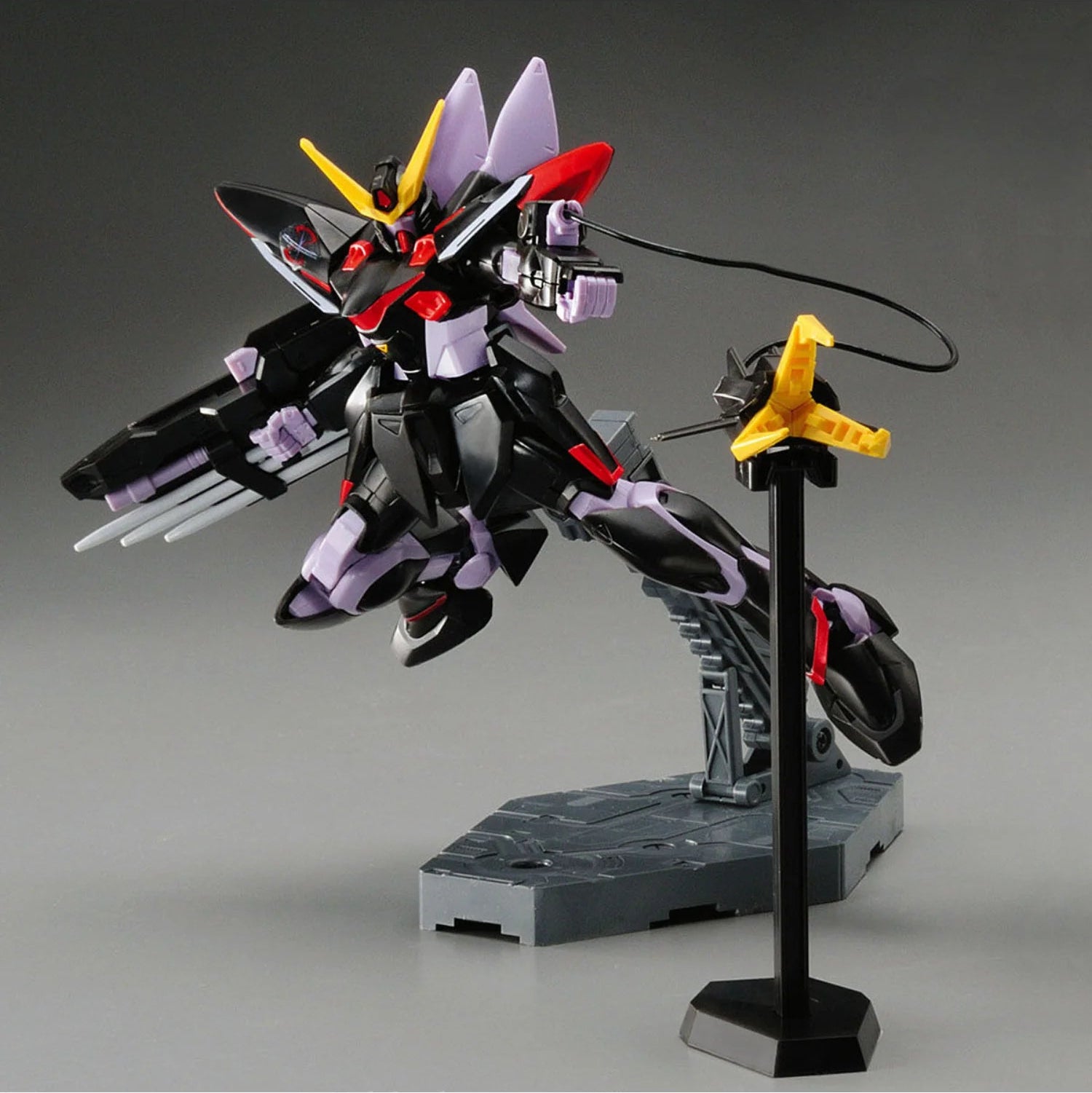 HG 1/144 R04 BLITZ GUNDAM - Model Kit Articulado - Bandai