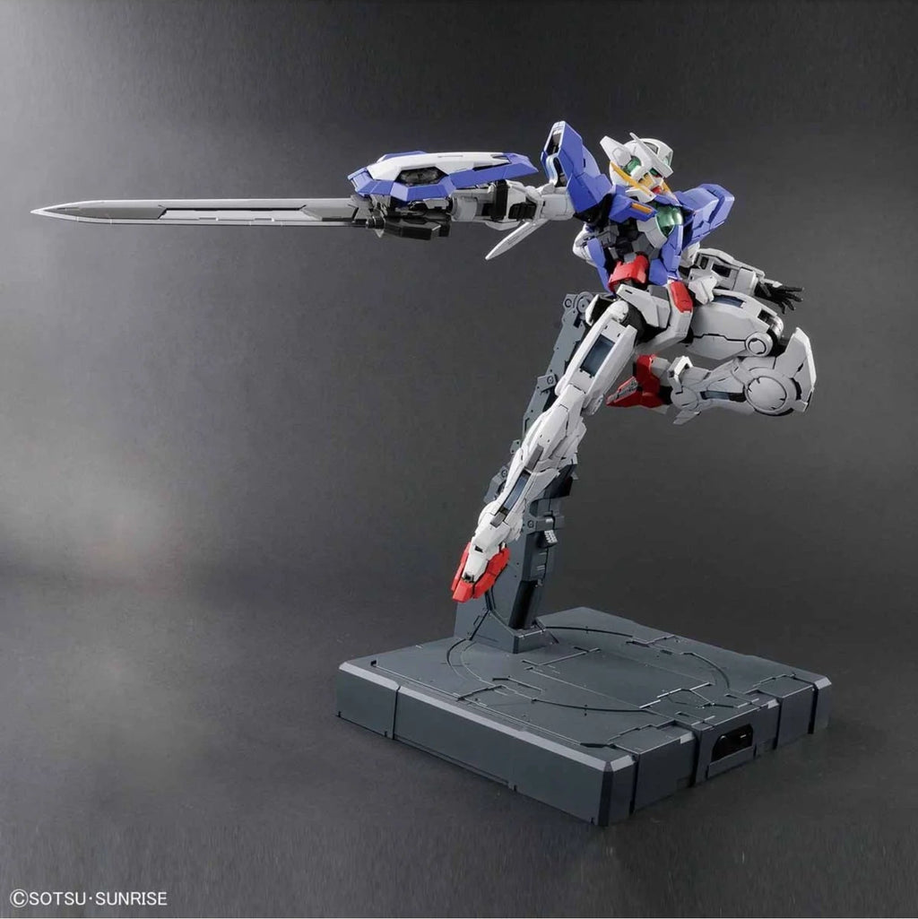 PG 1/60 GUNDAM EXIA - Model Kit Articulado - Bandai