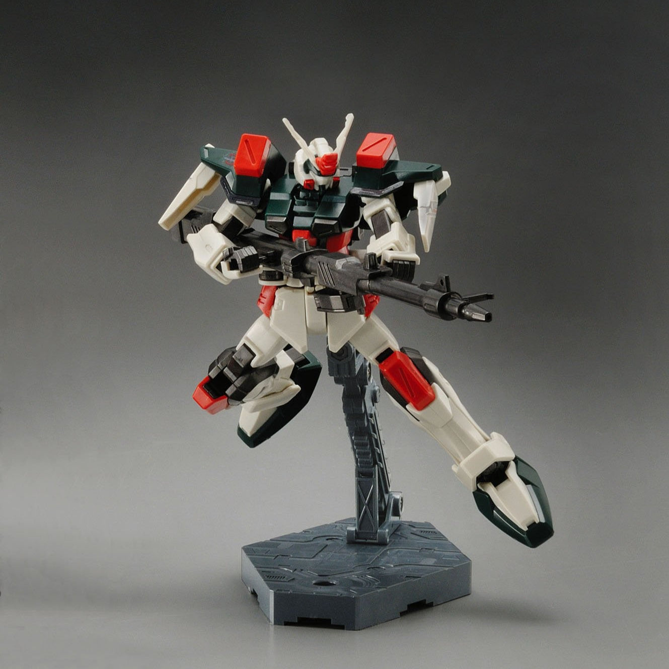 HG 1/144 R03 BUSTER GUNDAM - Model Kit Articulado - Bandai