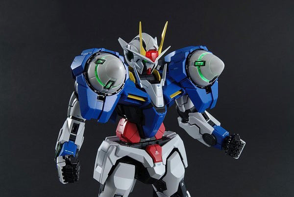 PG 1/60 00-RAISER - Model Kit Articulado - Bandai