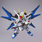 SD GUNDAM EX-STANDARD Strike Freedom Gundam - Model Kit Articulado - Bandai