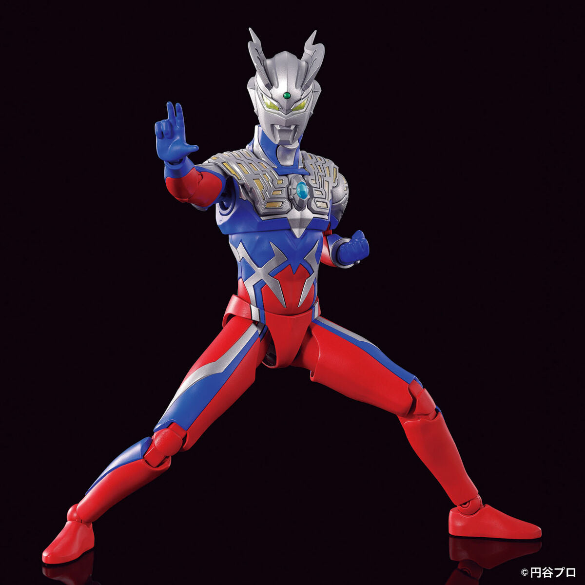 Figure-rise Standard ULTRAMAN ZERO - Model Kit Articulado - Bandai