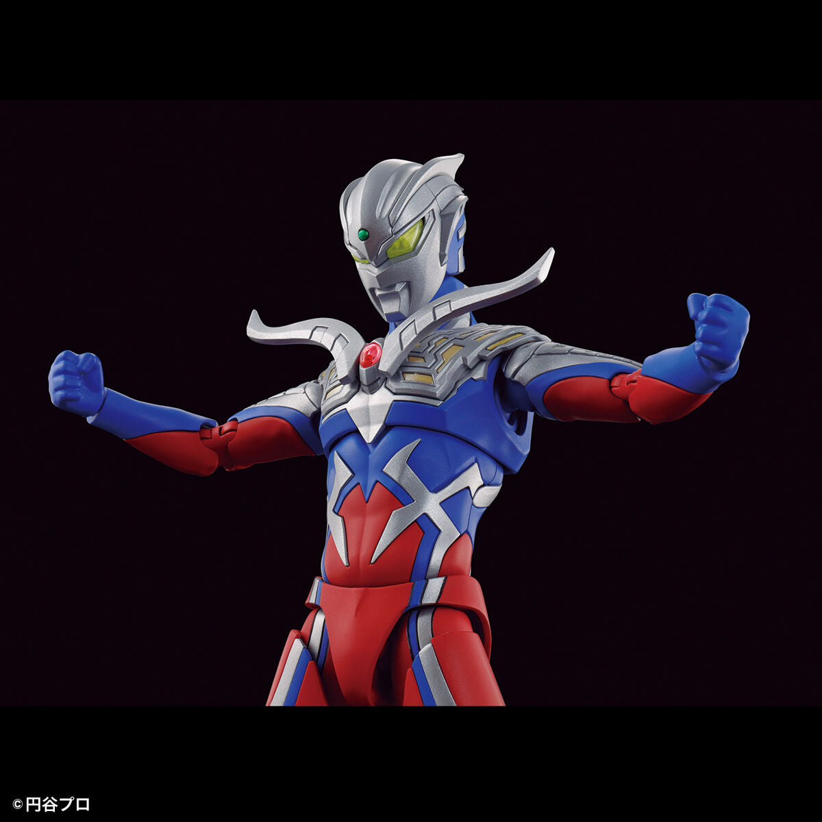 Figure-rise Standard ULTRAMAN ZERO - Model Kit Articulado - Bandai