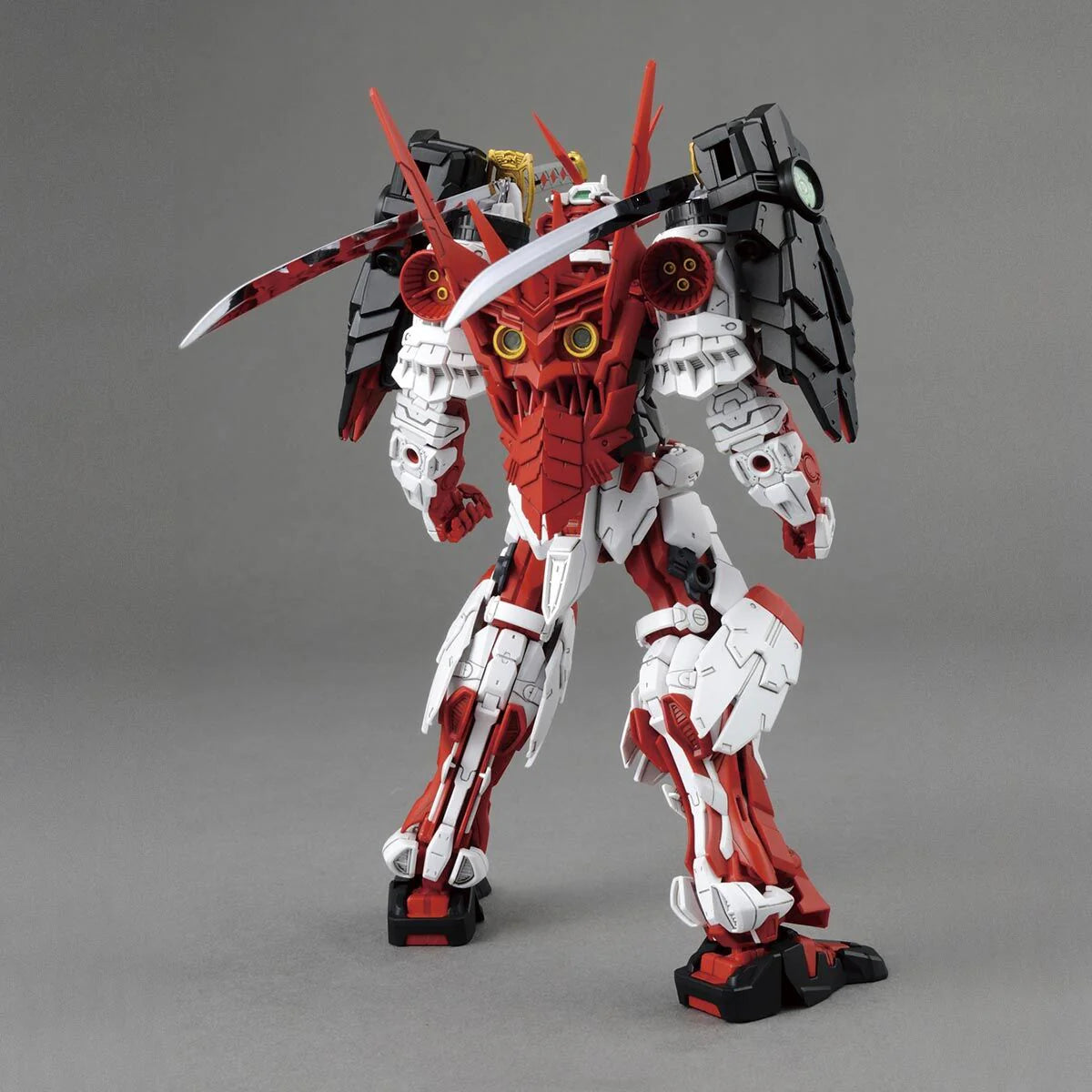 MG 1/100 SENGOKU ASTRAY GUNDAM  - Model Kit Articulado - Bandai