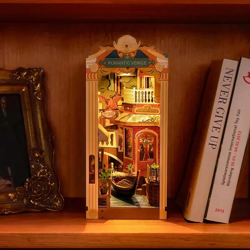 Romantic Venice - Sujeta Libros - Maqueta Rolife