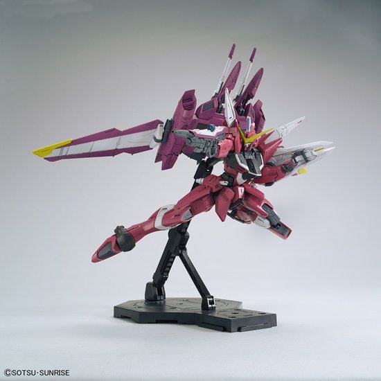 MG 1/100 JUSTICE GUNDAM - Model Kit Articulado - Bandai