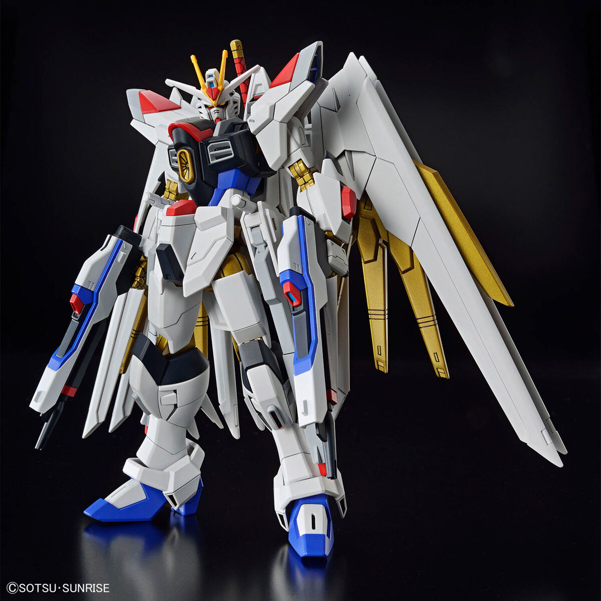 1/144 HG Mighty Strike Freedom - Model Kit Articulado - Bandai