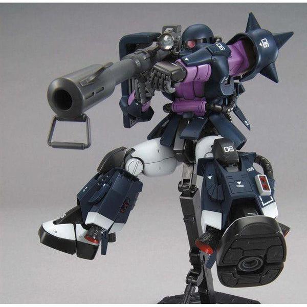 MG 1/100 ZAKU II BLACK TRI STARS VER. 2.0 - Model Kit Articulado - Bandai