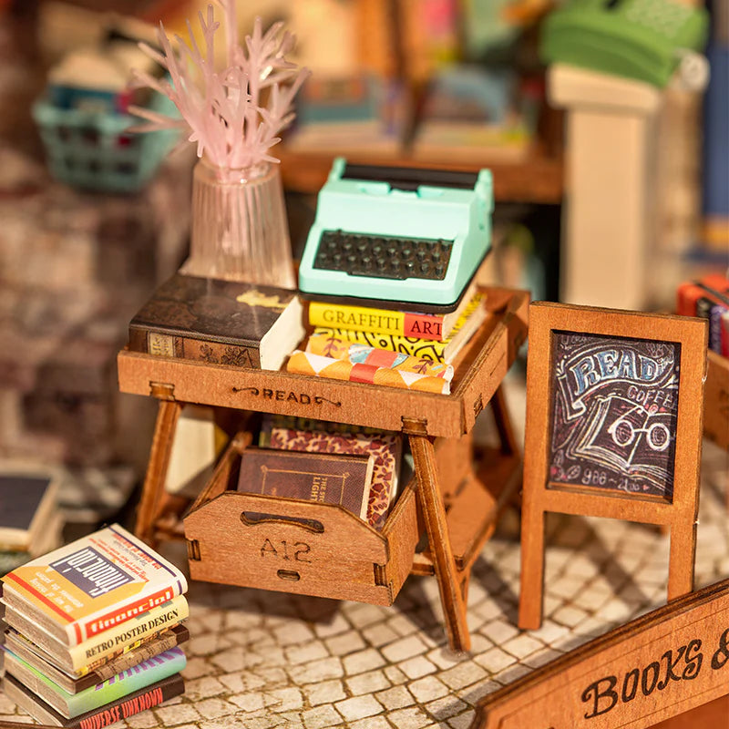 Corner Bookstore - Maqueta a Escala - Rolife