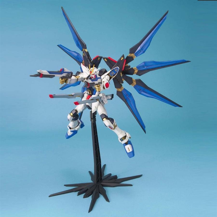 MG 1/100 STRIKE FREEDOM GUNDAM - Model Kit Articulado - Bandai