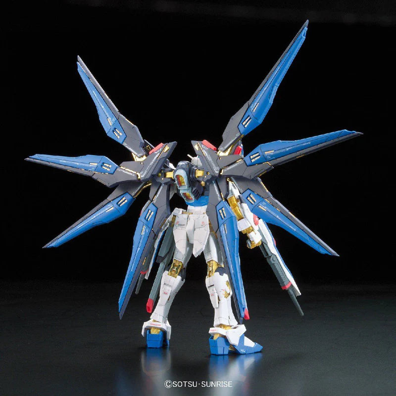RG 1/144 ZGMF-X20A STRIKE FREEDOM GUNDAM - Model Kit Articulado - Bandai