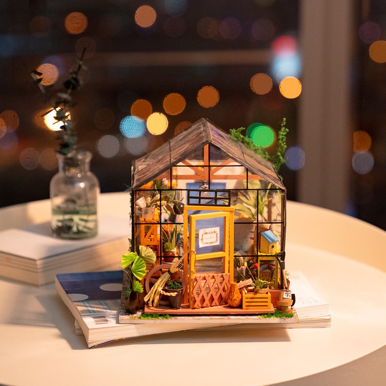 Cathy's Flower House - Maqueta a Escala - Rolife