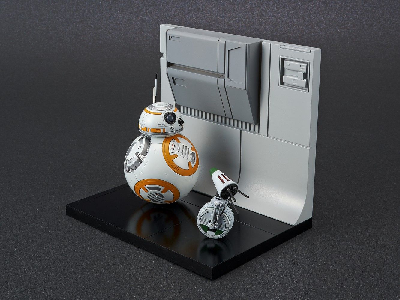 1/12 BB-8 & D-0 Diorama Set - Model Kit Articulado Bandai