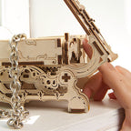 Cofrecito de época - Maqueta Mecánica de Madera - Ugears