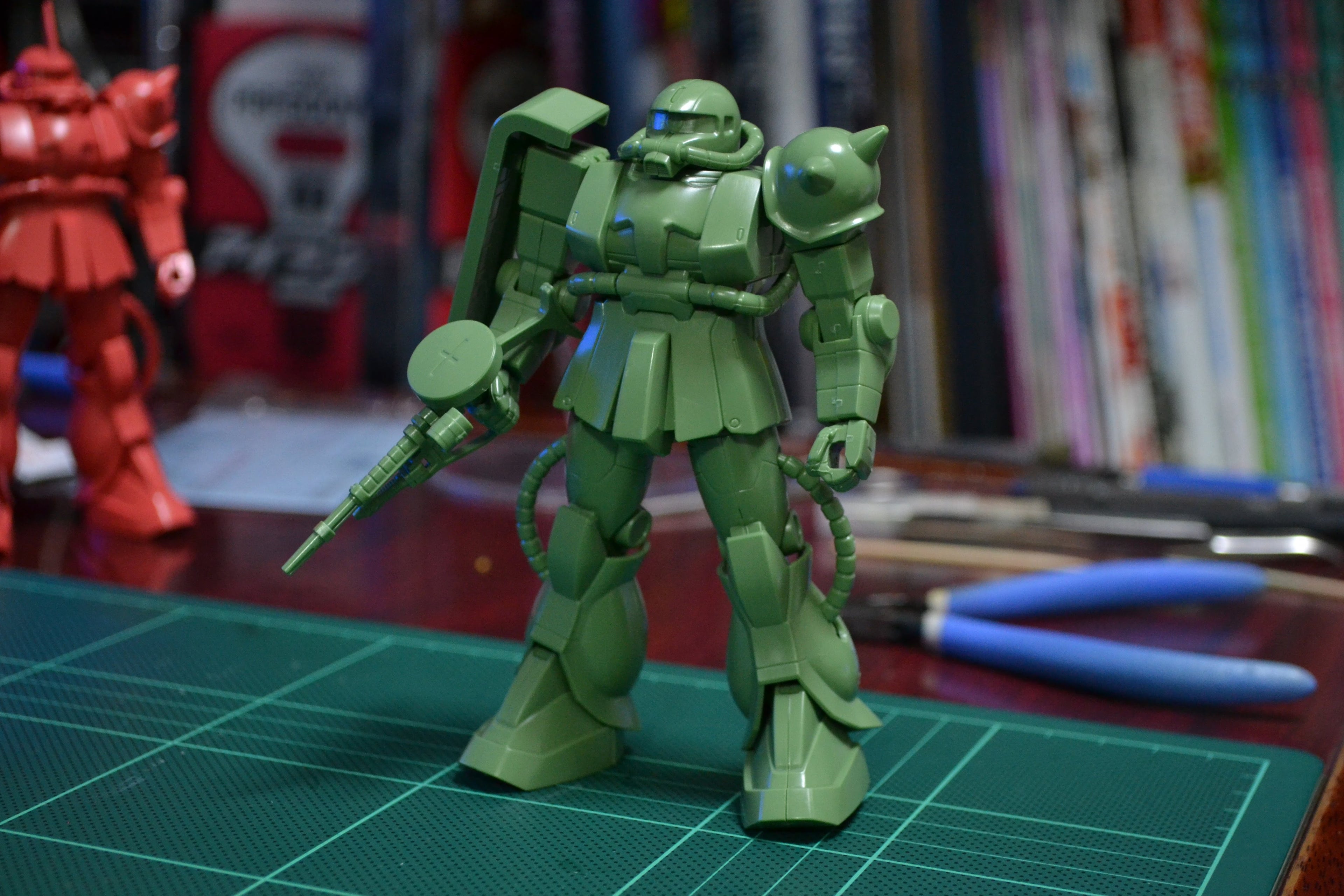 1/144 FG MS-06F/J ZAKU - Model Kit Articulado - Bandai