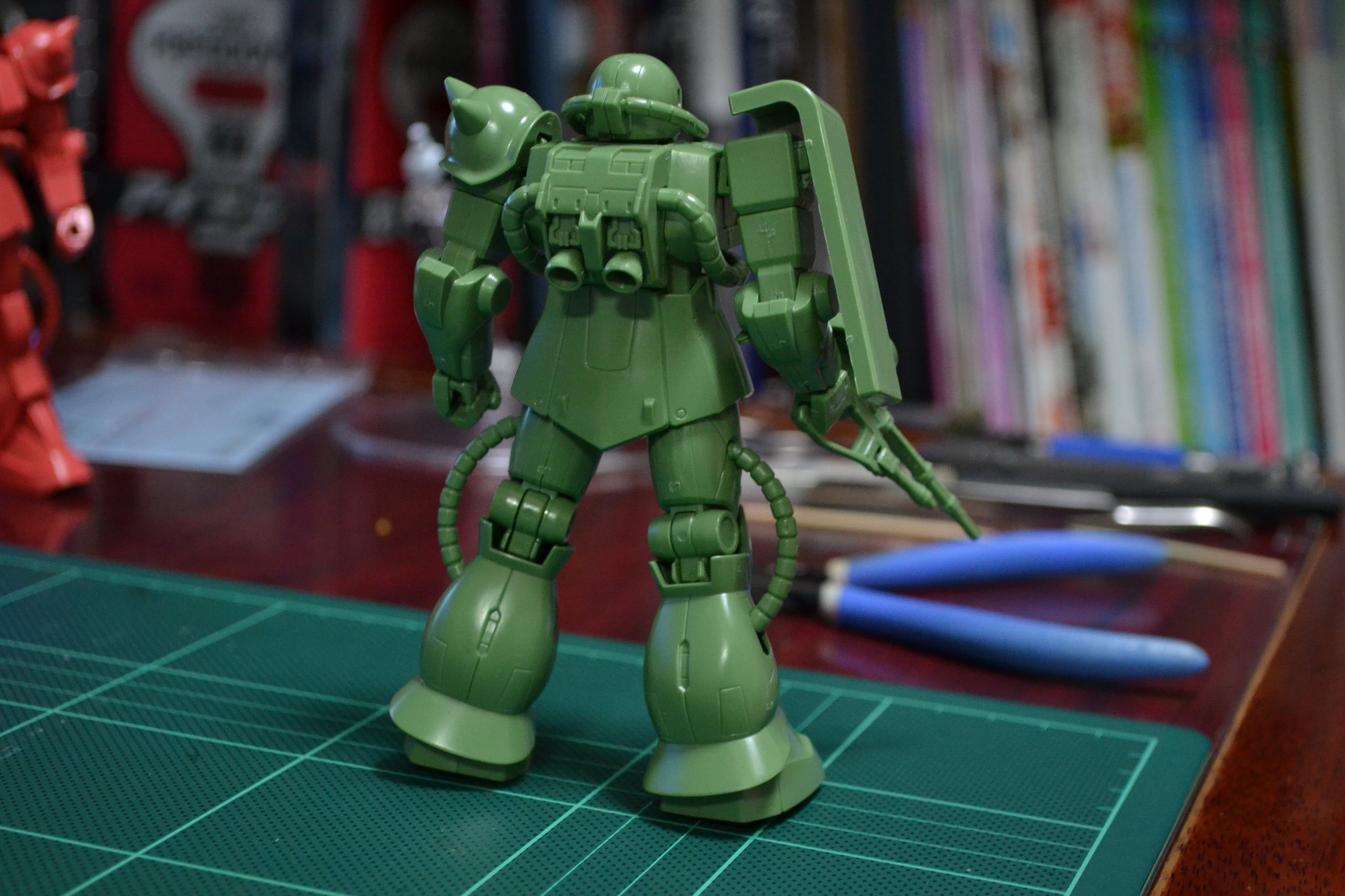 1/144 FG MS-06F/J ZAKU - Model Kit Articulado - Bandai