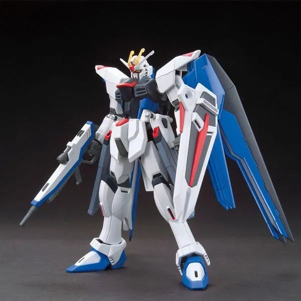 HGCE 1/144 ZGMF-X10A FREEDOM GUNDAM - Model Kit Articulado - Bandai