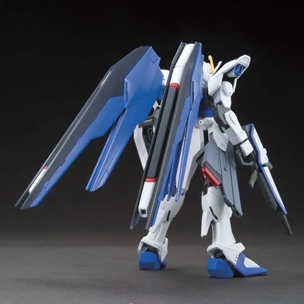 HGCE 1/144 ZGMF-X10A FREEDOM GUNDAM - Model Kit Articulado - Bandai
