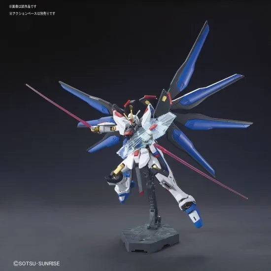 HGCE 1/144 ZGMF-X20A STRIKE FREEDOM GUNDAM - Model Kit Articulado - Bandai