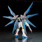 RG 1/144 Freedom Gundam - Model Kit Articulado - Bandai