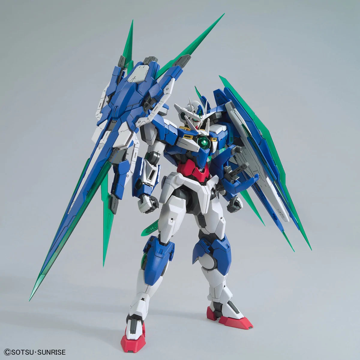 MG 1/100 00 Qan[T] Full Saber - Model Kit Articulado - Bandai