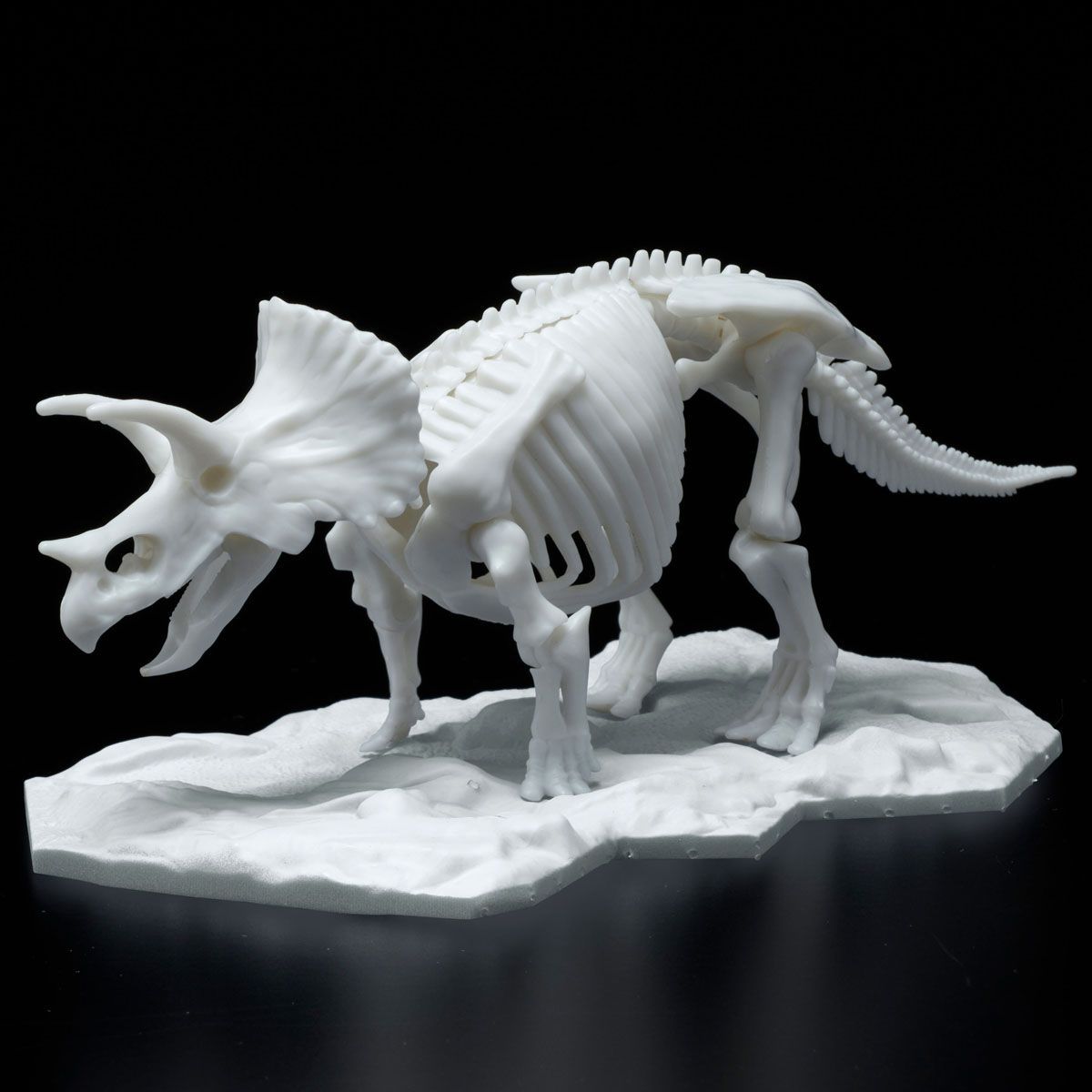TRICERATOPS Dinosaur Limex Skeleton - Model Kit - Bandai