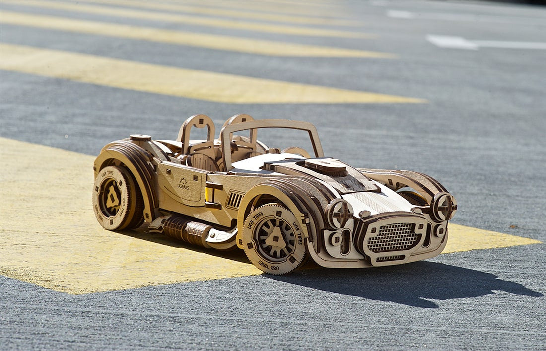 Coche deportivo Cobra Drift - Maqueta Mecánica de Madera - Ugears