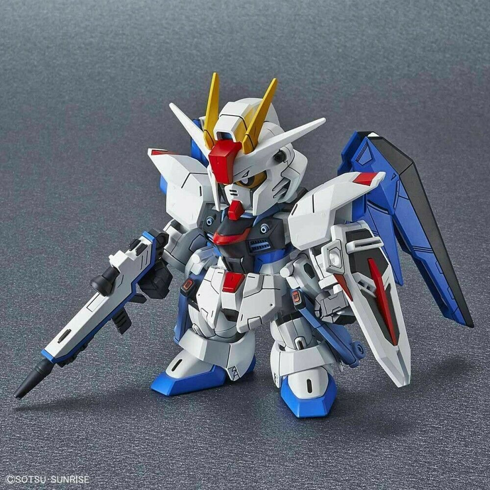 SD Gundam Cross Silhouette Freedom Gundam - Model Kit Articulado - Bandai
